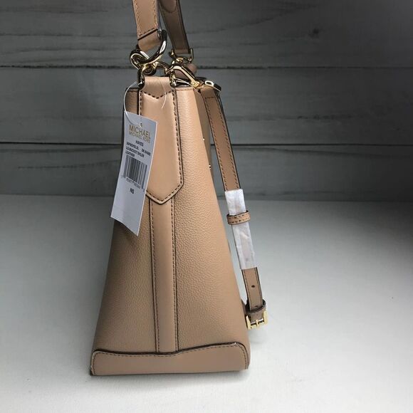 Michael Kors Hayes Bucket Shoulder NWT - Picture 4 of 8